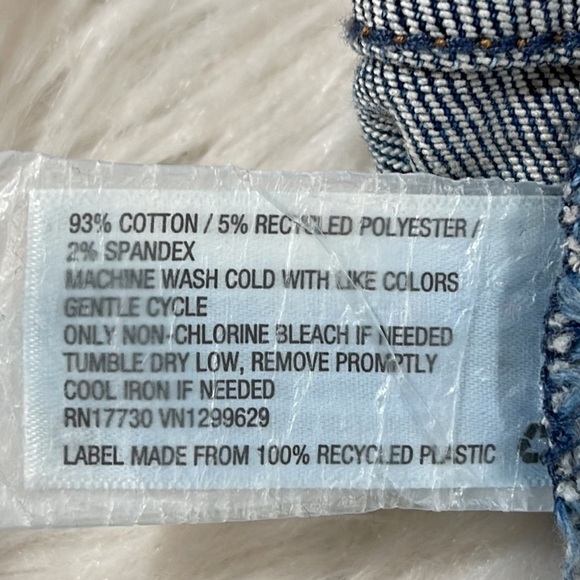 Ava & Viv Blue Mid Rise Cuffed Midi Denim Shorts Plus Size 26W Button Front NEW - Picture 8 of 10